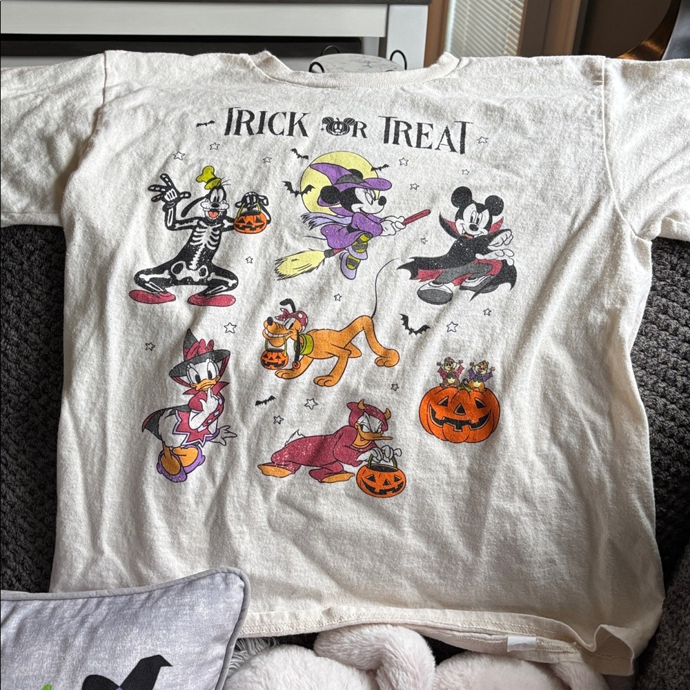 Disney Trick or Treat Halloween cropped shirt